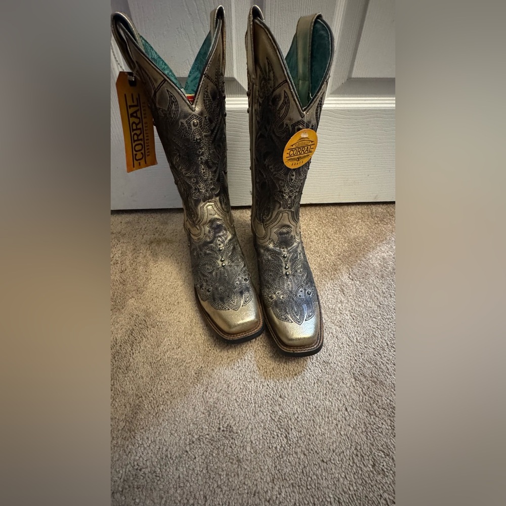 Corral gold and Black Western Boots